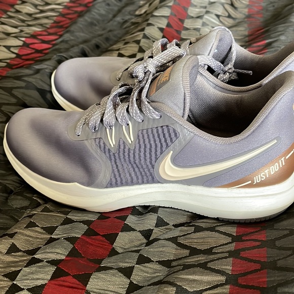 Womens Nike in season TR8 - Picture 3 of 6